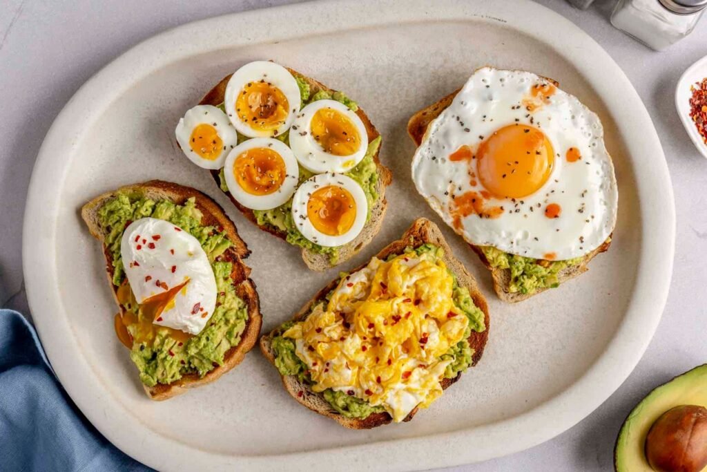 طرز تهیه تست آووکادو و تخم‌مرغ
