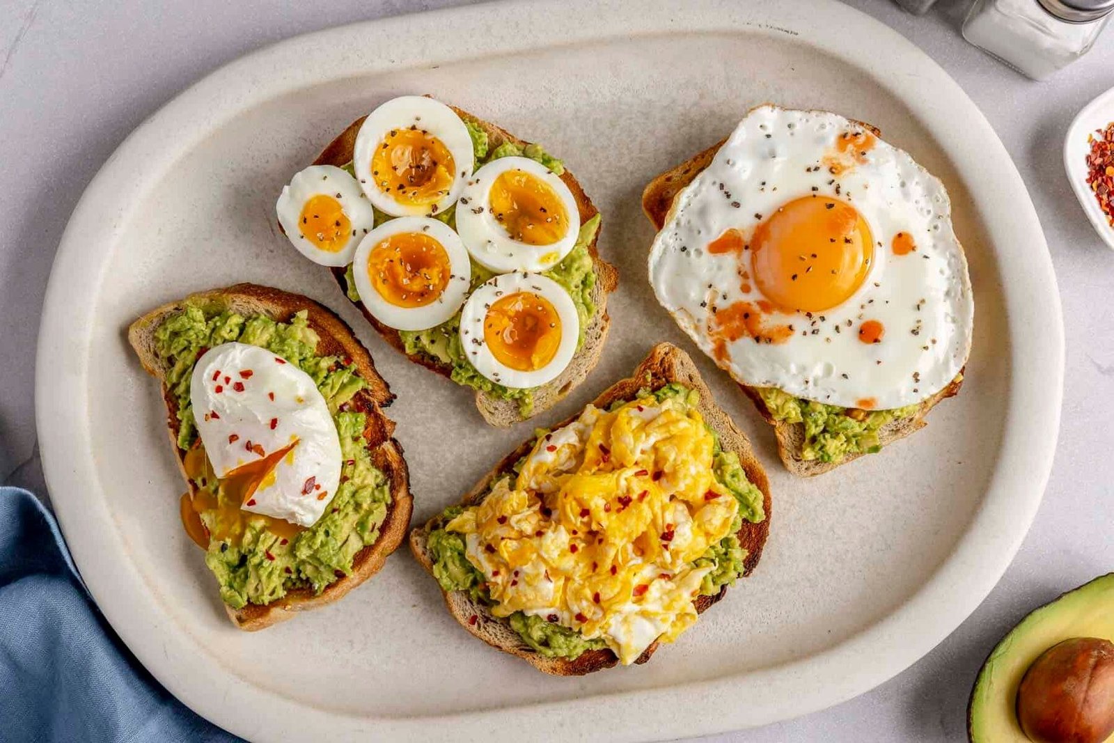 طرز تهیه تست آووکادو و تخم‌مرغ