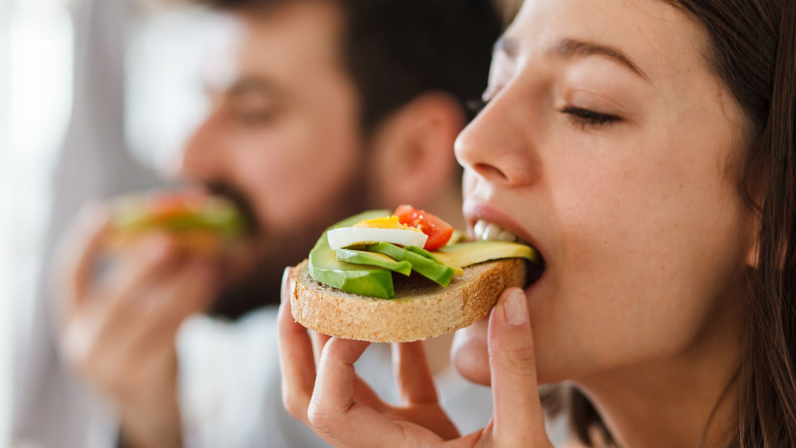 مضرات آووکادو؛ چه کسانی نباید مصرف کنند؟