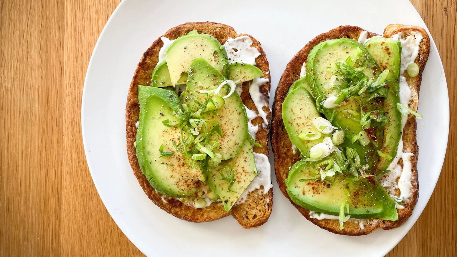 پروتئین آووکادو چقدر است؟ مقایسه با سایر میوه‌ها