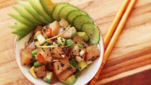 طرز تهیه پوکه هاماچی با خیار و آووکادو